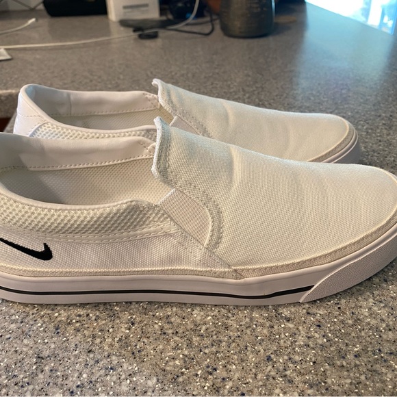 Nike women’s size 8 - Picture 2 of 3